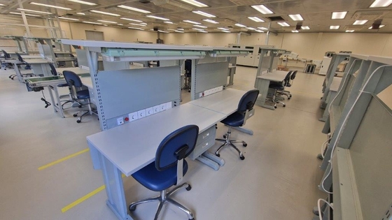 Op maat gemaakte ESD-werkbank. Anti-statische elektrische werktafel voor elektronica.