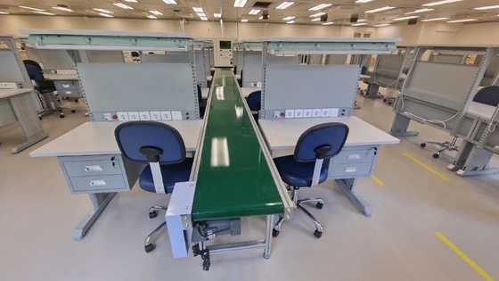 Op maat gemaakte ESD-werkbank. Anti-statische elektrische werktafel voor elektronica.