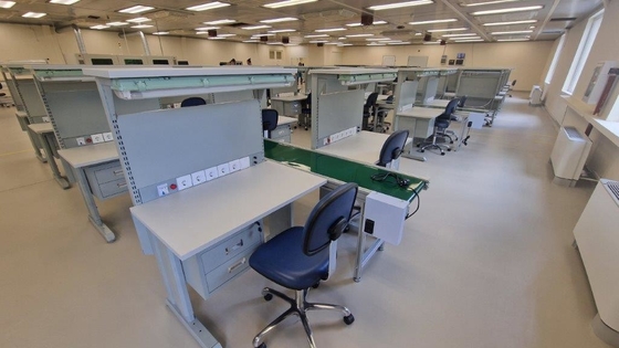 Op maat gemaakte ESD-werkbank. Anti-statische elektrische werktafel voor elektronica.