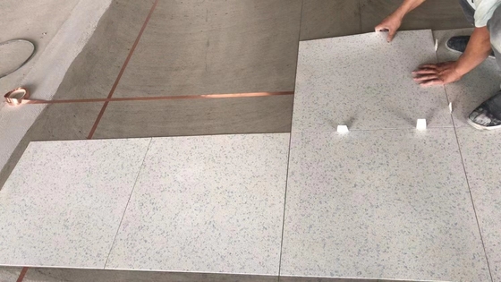 Antistatische PVC-vloertegels geleidende vinylvloeren ESD en antistatische oplossing